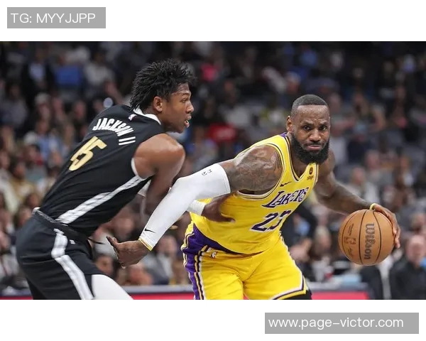 湖人自媒体惊叹41岁勒布朗重返赛场仍肩负防守重任